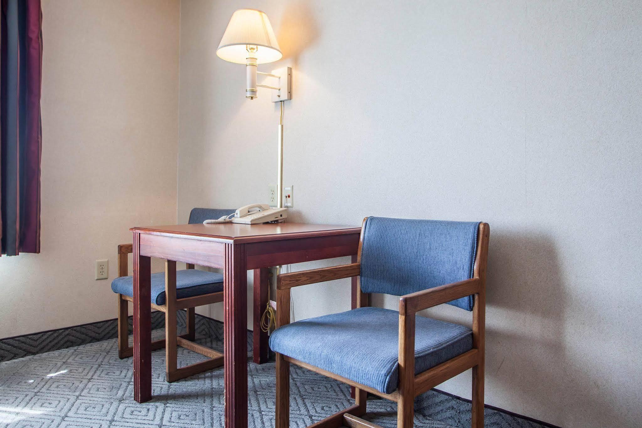 Rodeway Inn & Suites Milwaukee Airport Eksteriør bilde